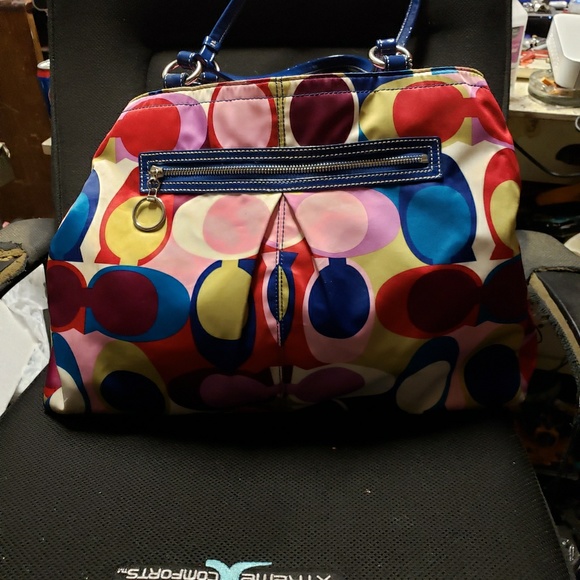 Coach - Picture 3 of 7